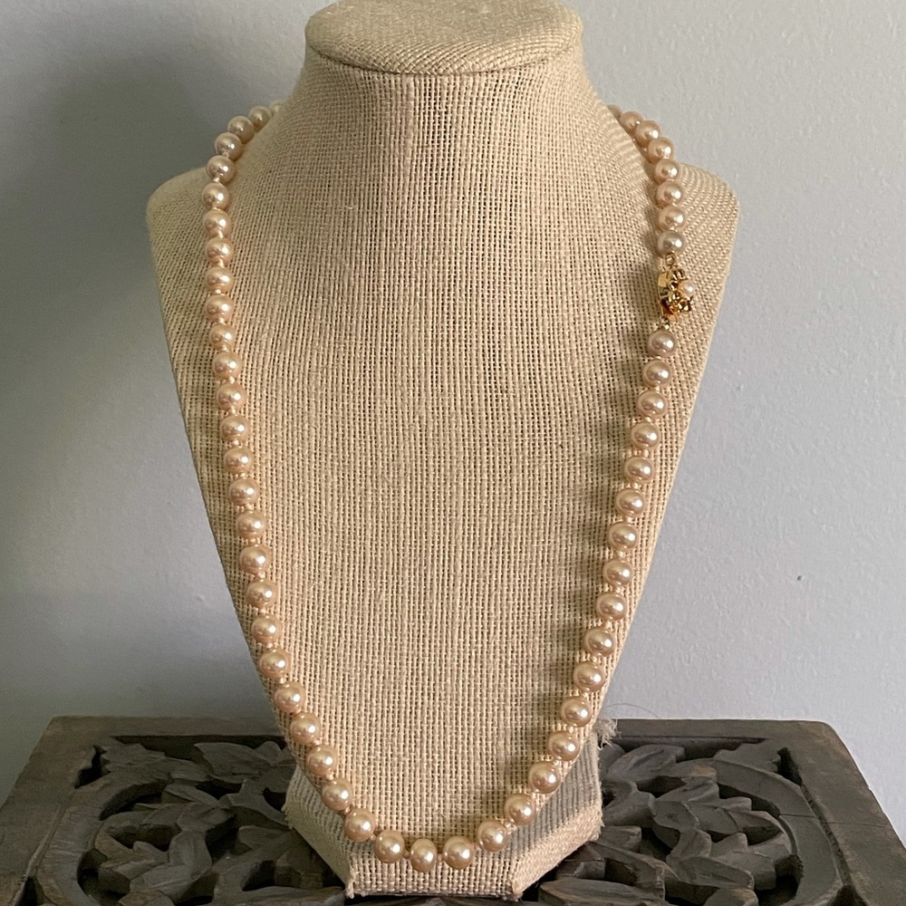 Beautiful faux pearl necklace